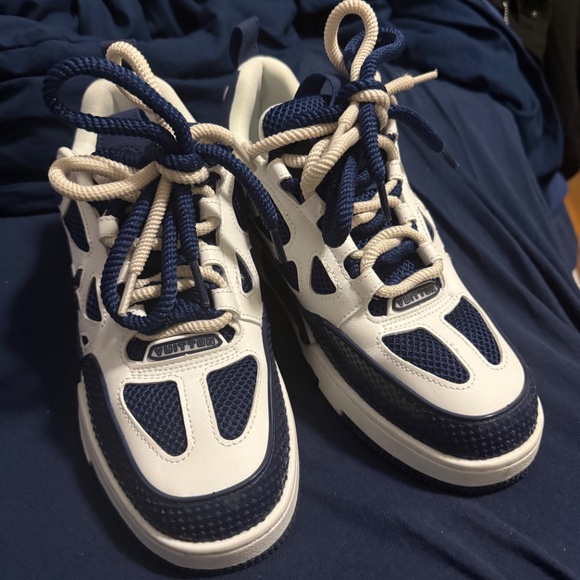 Skate Shoe - Picture 3 of 5